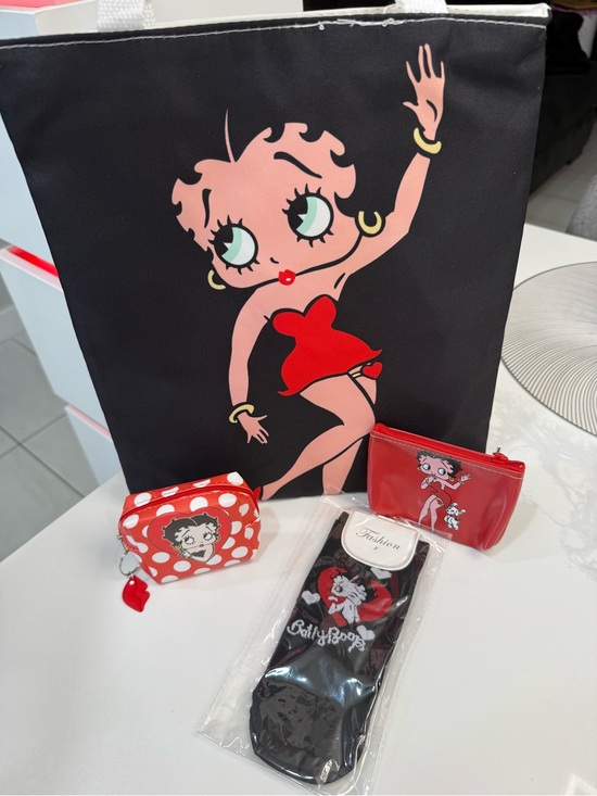 Accessories - Betty Boop Black Tote with Red Character socks and 2 pouches new 12x14